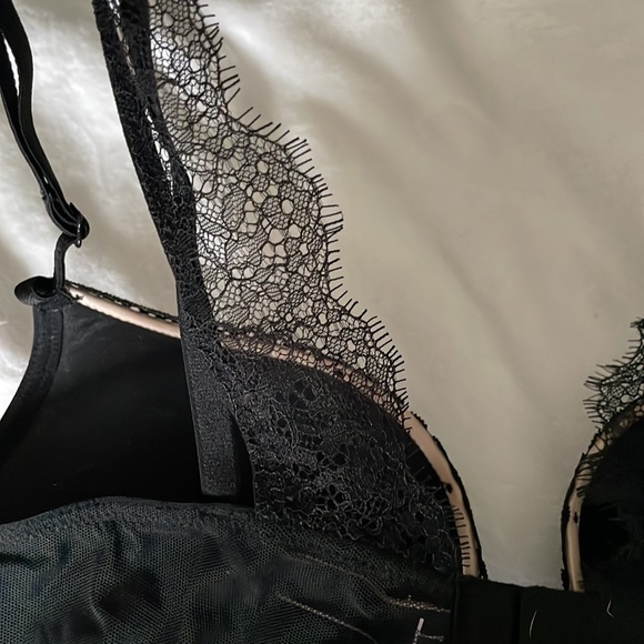 VS lace bra - Picture 2 of 3